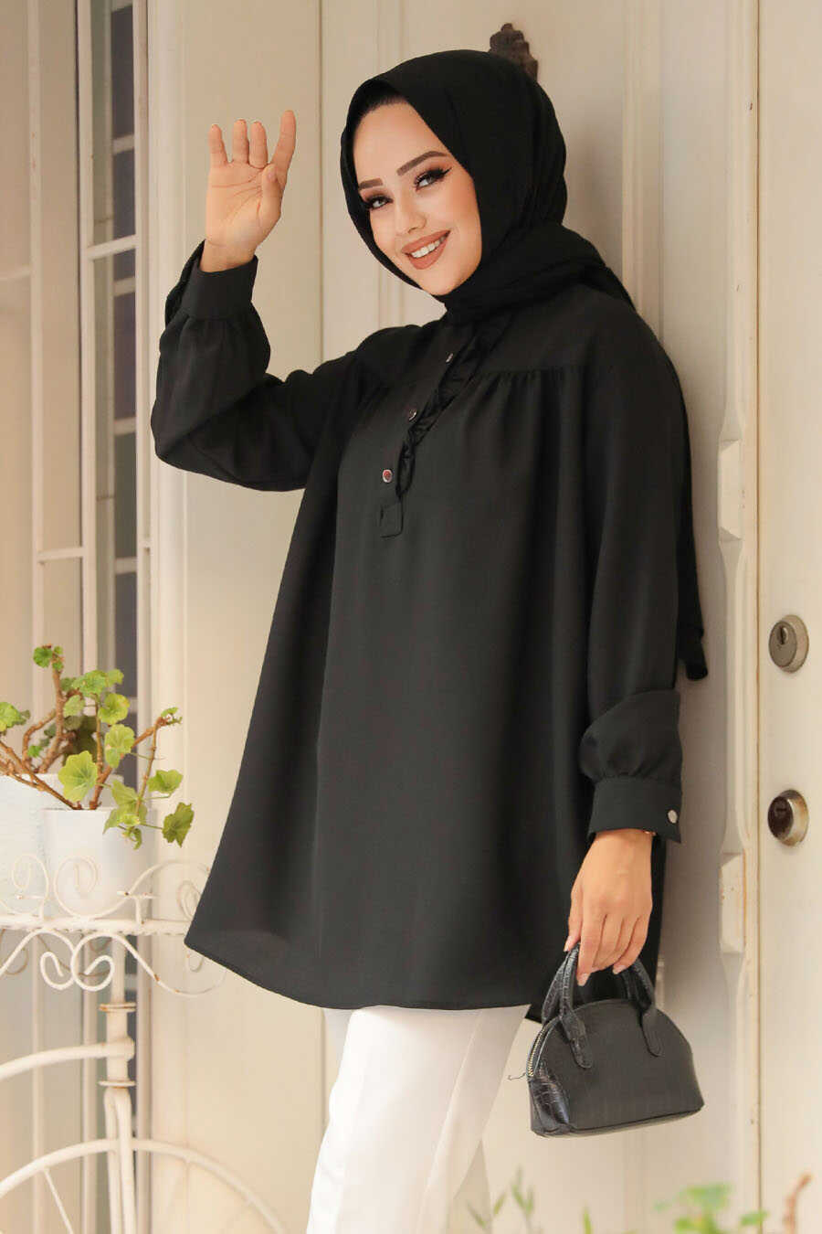 Modest Black Top 19026S